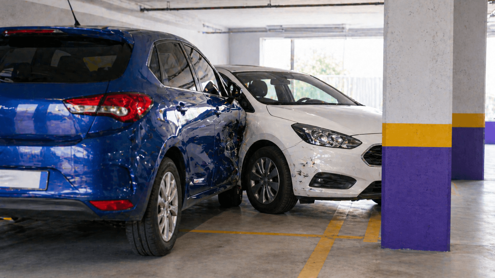 Incidente in garage condominiale: chi paga? 